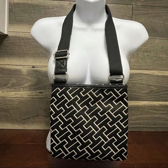 Tommy Hilfiger Monogrammed Black and Cream Crossbody Purse - Picture 4 of 11